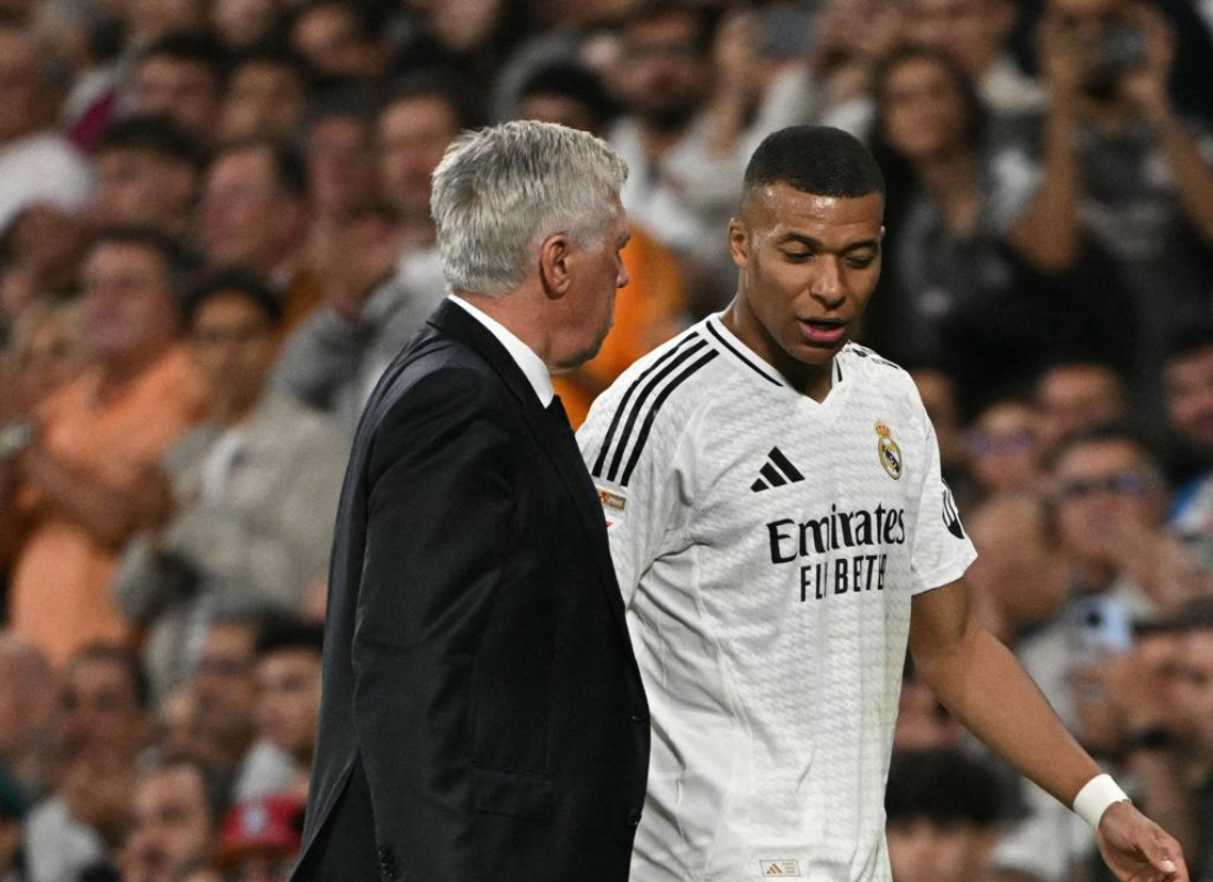 Mbappe, với vai trò trung tâm trong đội hình, không thể tránh khỏi việc bị đặt dưới áp lực lớn