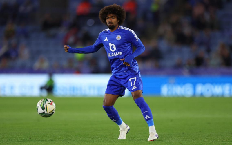 Hamza Choudhury từng được biết đến khi khoác áo Leicester City