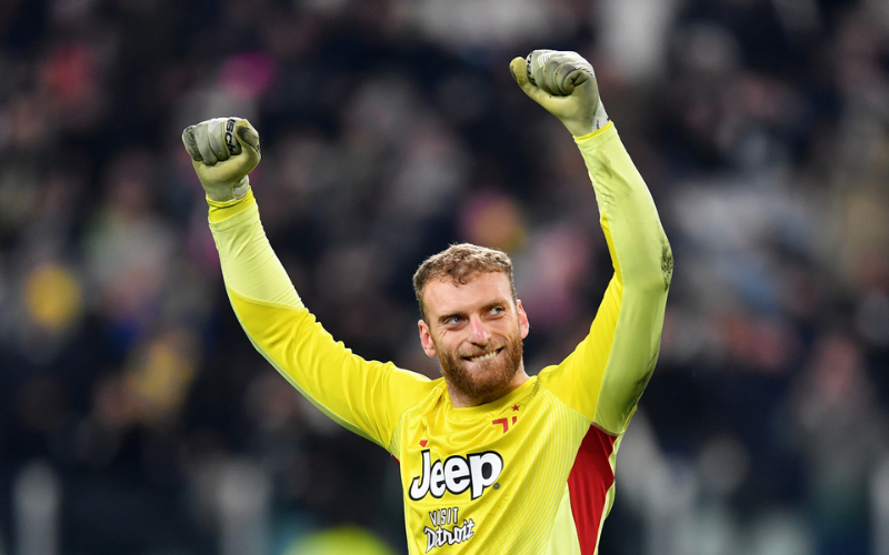 Thủ môn của Juventus đã xuất sắc cản phá cú sút penalty