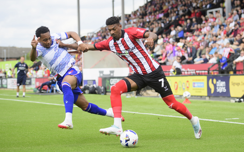 Khoảnh khắc đưa Lincoln City trở lại Championship sau 65 năm không đến một cách dễ dàng