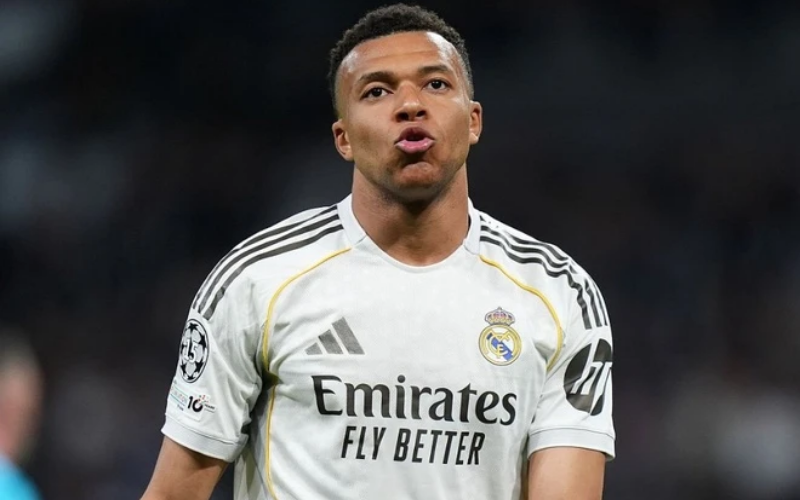 Kylian Mbappé ghi bàn rút ngắn cách biệt