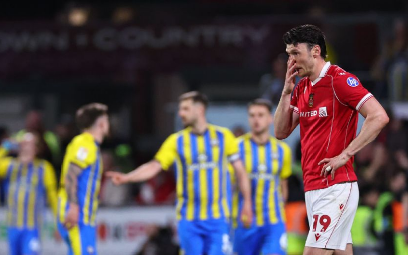 Thất bại nặng nề khiến Wrexham A.F.C. mất vị trí trong nhóm play-off