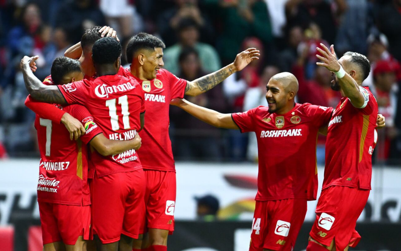 Toluca chuyển trạng thái sắc bén