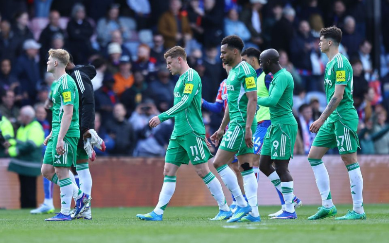 Hàng thủ Newcastle bộc lộ rõ dấu hiệu mất tập trung